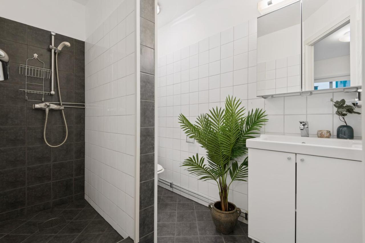 Nordic Host - City Center 2 Bed / 2 Bath - Skippergata - 3 Minutes From Station Oslo Bagian luar foto